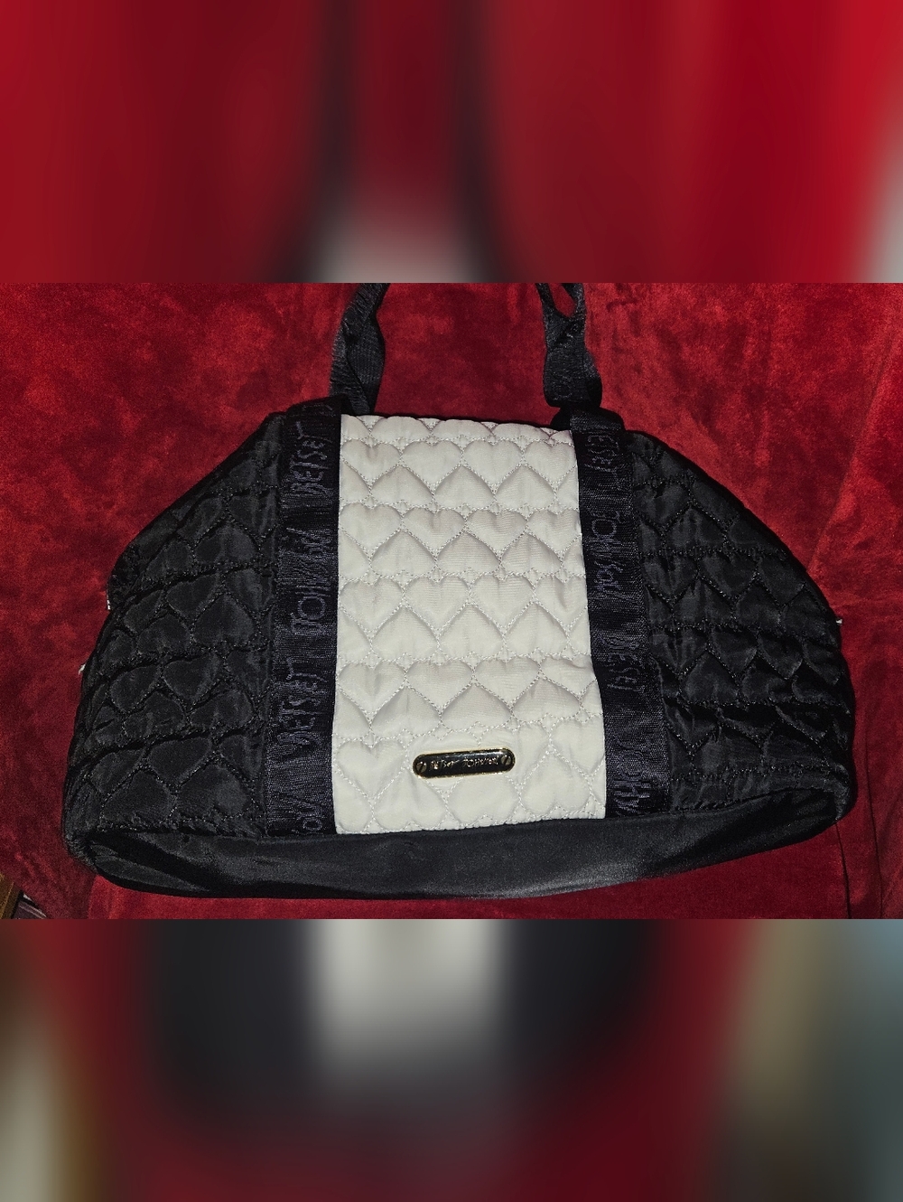 Betsey Johnson Quilted w/Heart Shaped Pattern Black & White Weekende/Travel Bag - Picture 4 of 16